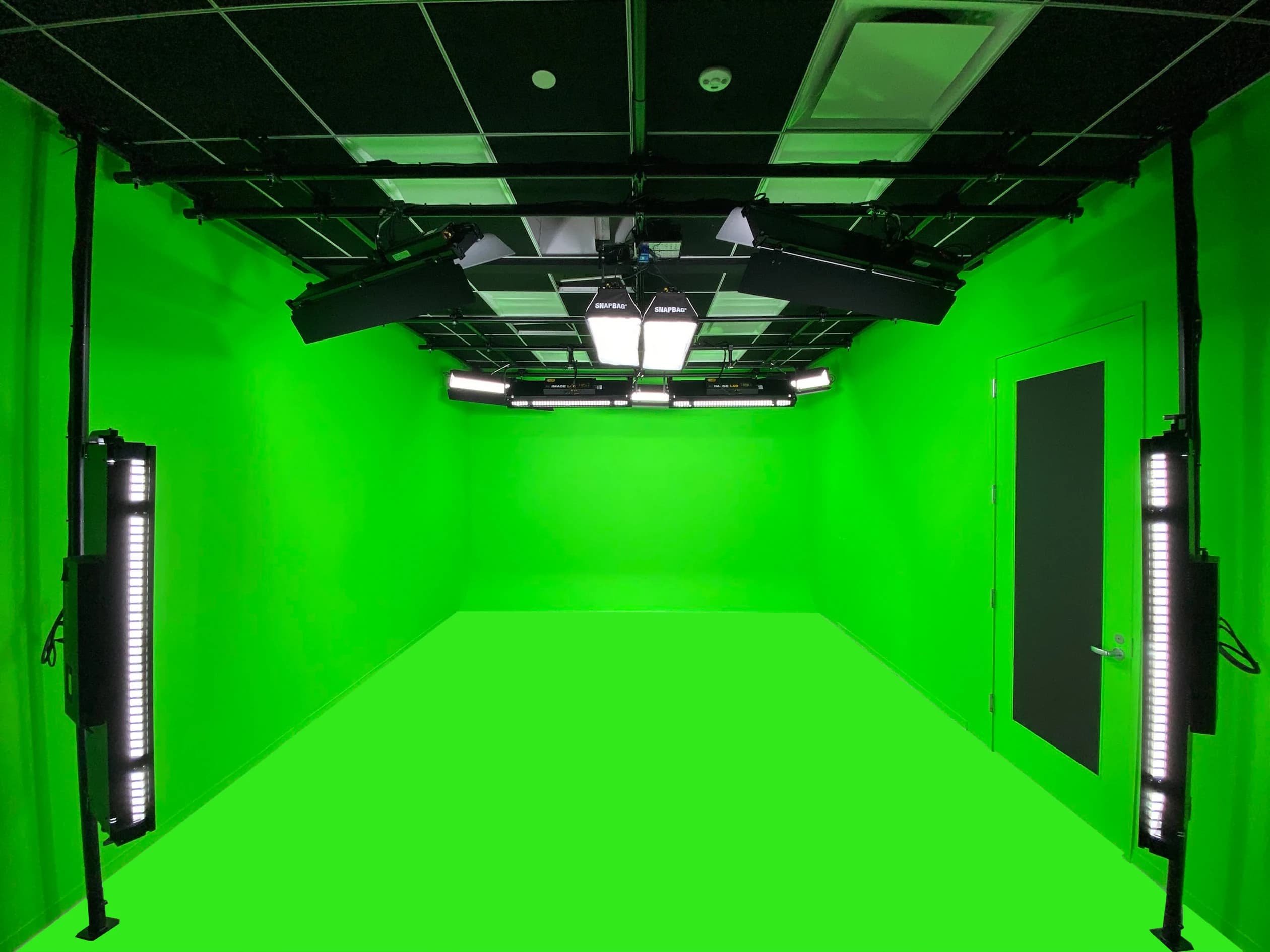 Completed Samsung green-screen broadcast studio with permanent lighting and overhead support